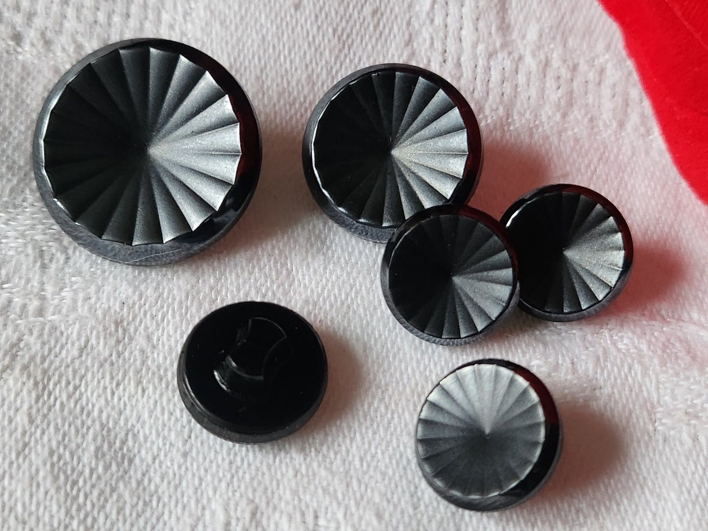 Lot 6 boutons en verre gris vintage facette panaché  1,3 à 2,1  cm ref 2184