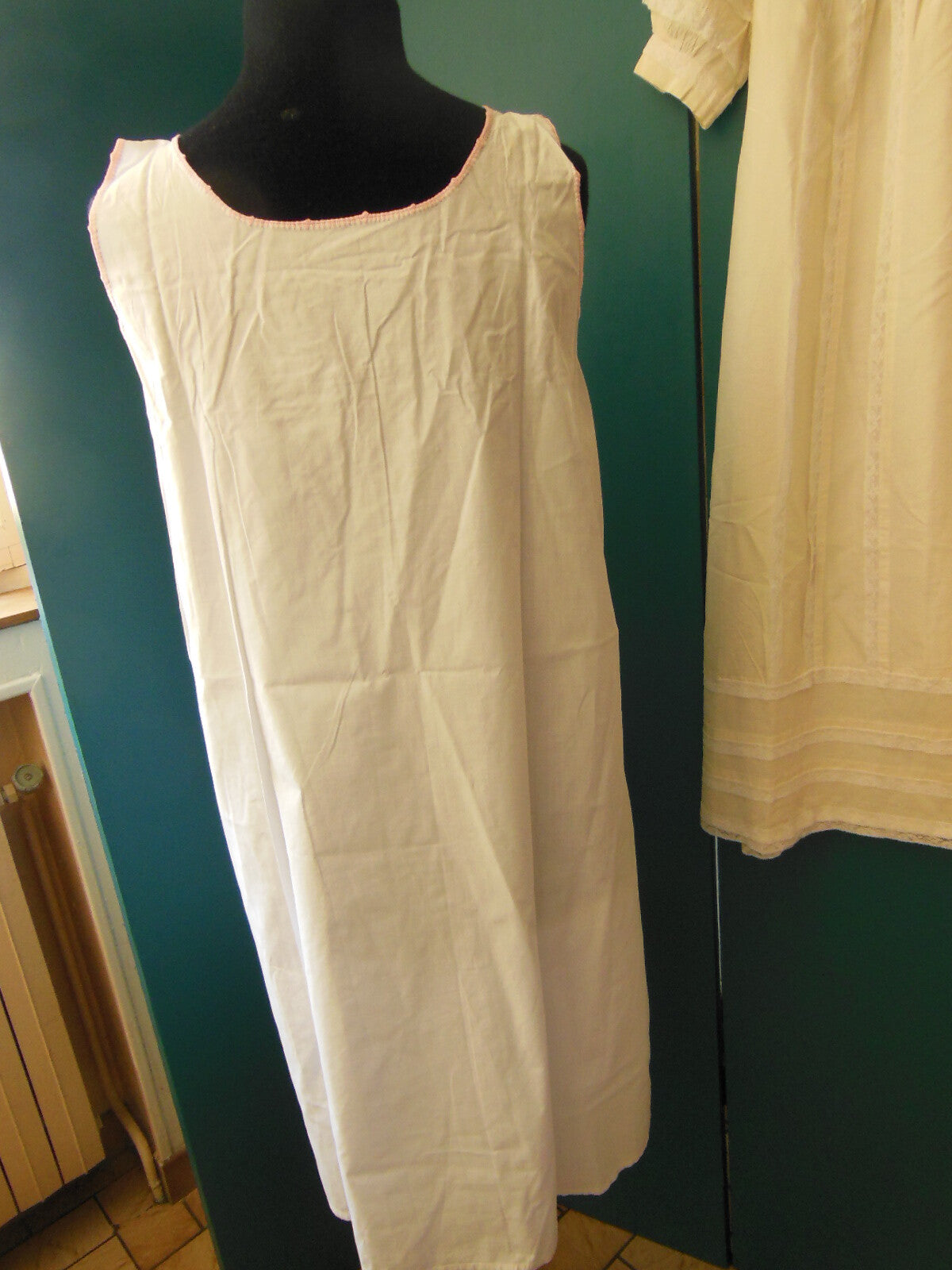 Chemise de nuit ancienne broderie rose monogramme AD  B1