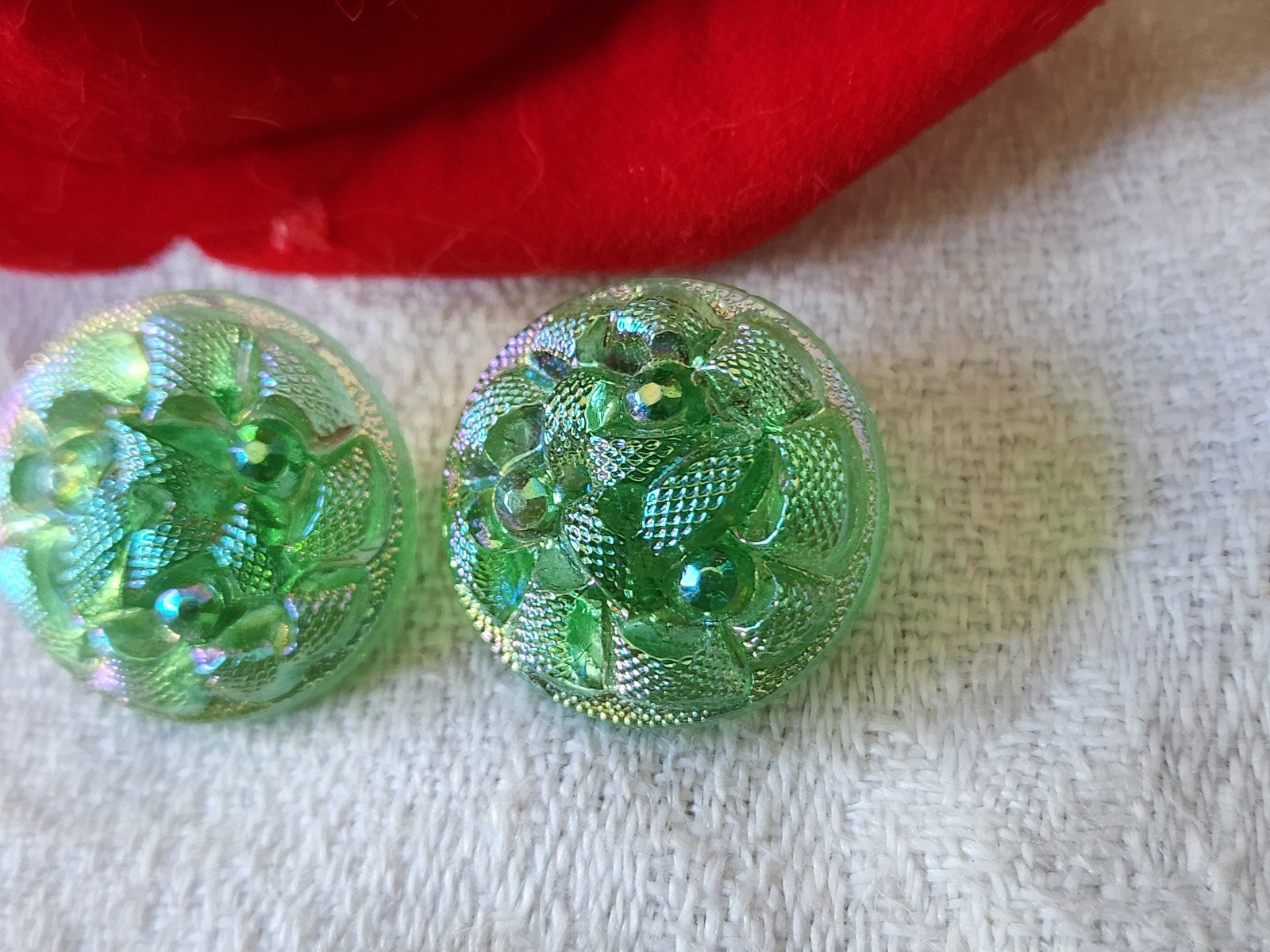 Duo boutons anciens en verre vintage mordoré vert 1,7 cm G18E