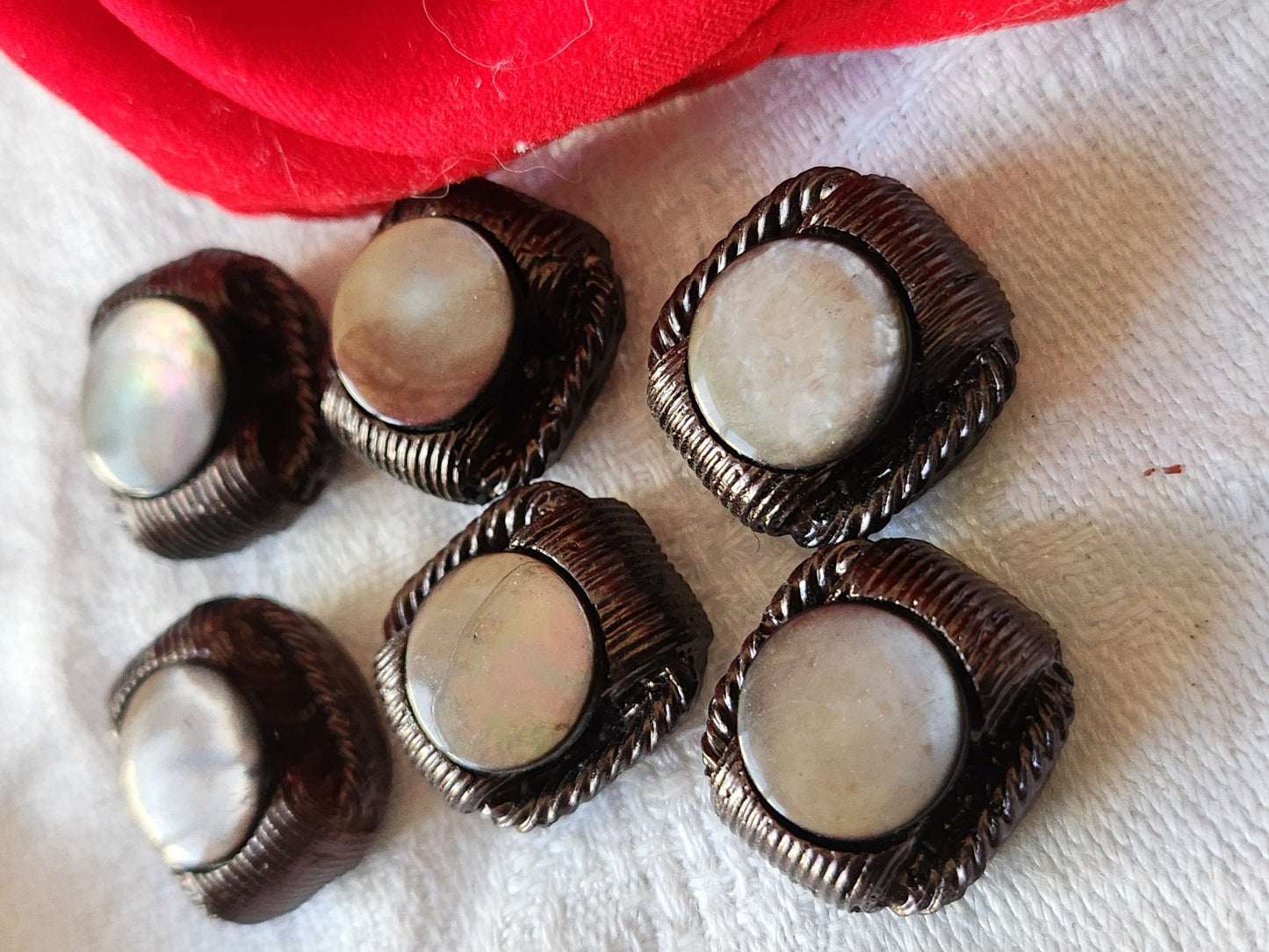 Lot 6 boutons vintage resine coeur en nacre 1,5 sur 1,6 cm pied ref 965