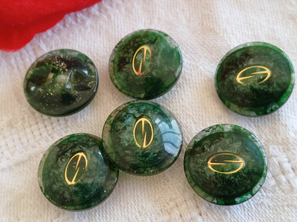 Lot 6 boutons vintage vert inclusion doré 1,7 cm ou 17 mm pied ref 6477