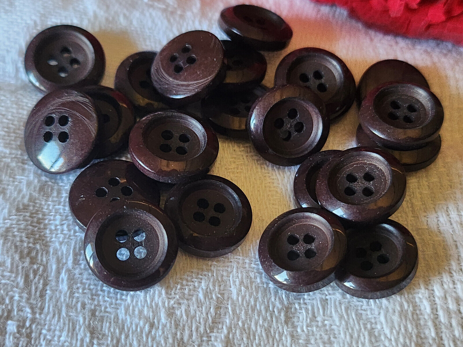 Lot 22 petits boutons vintage marron à trou  1,3 cm ref 5388