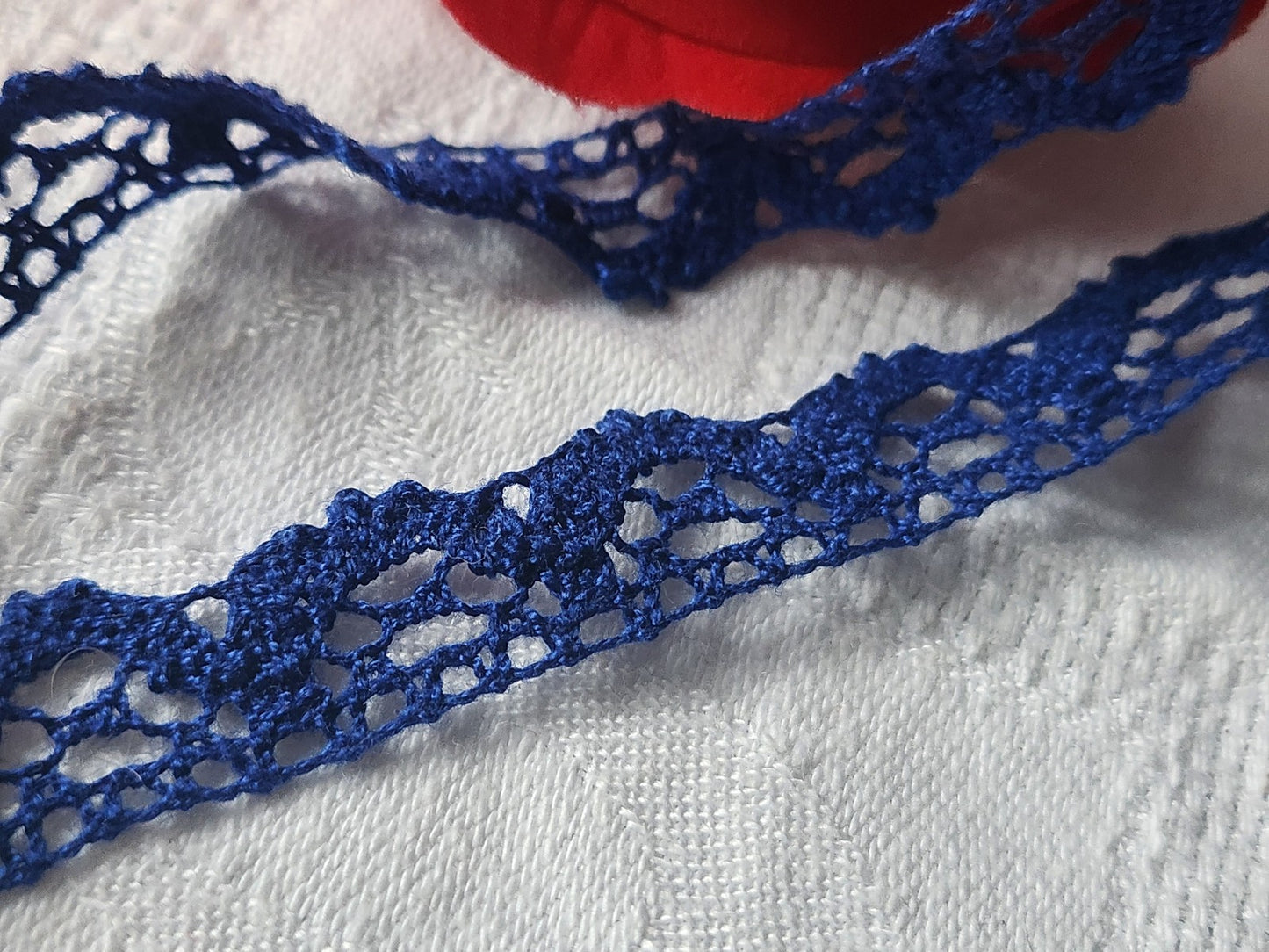 Dentelle vintage bleu  coton 3 métres sur 1,3 cm A1