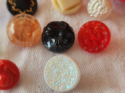Lot 10 boutons anciens en verre multicolore  panaché 1  à 1,4 cm ref 6428