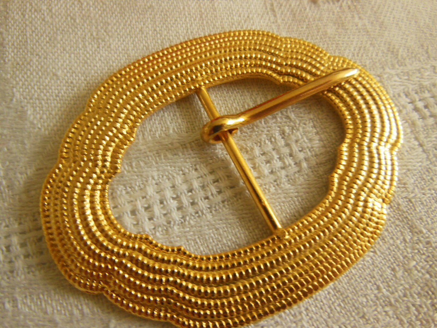Boucle de ceinture grosse ancienne métal doré 5,5 sur 7,1 cm neuve mercerie