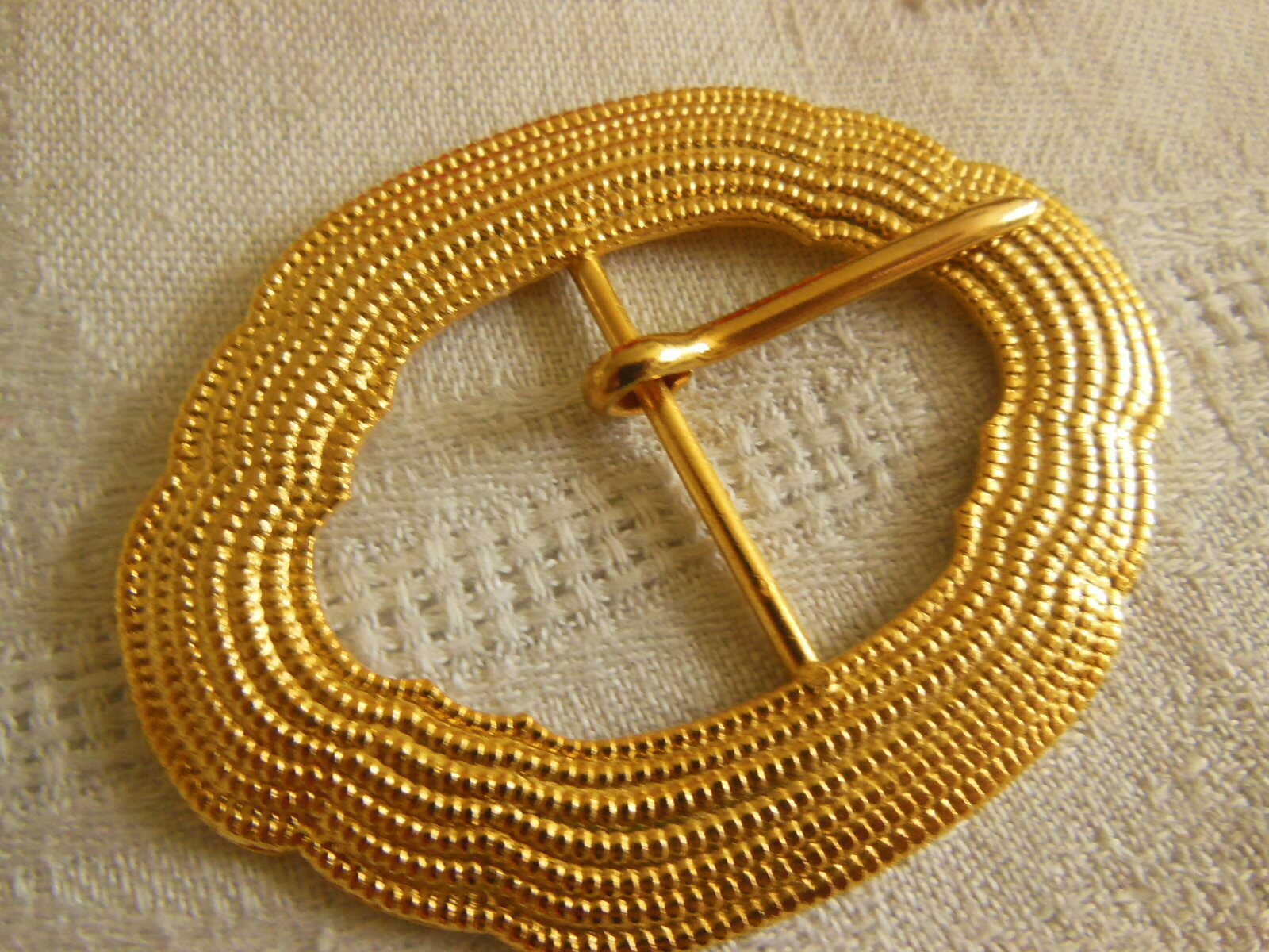 Boucle de ceinture grosse ancienne métal doré 5,5 sur 7,1 cm neuve mercerie