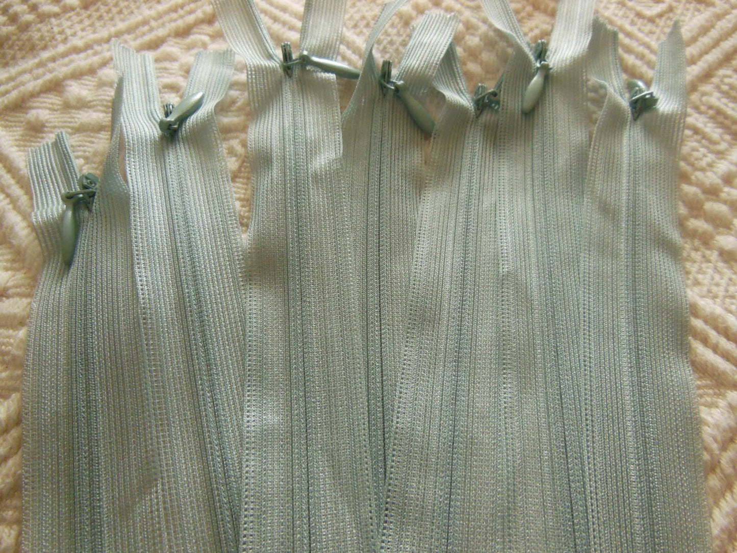 Lot 5 fermeture éclairs 20 cm invisible  non séparable teinte au choix