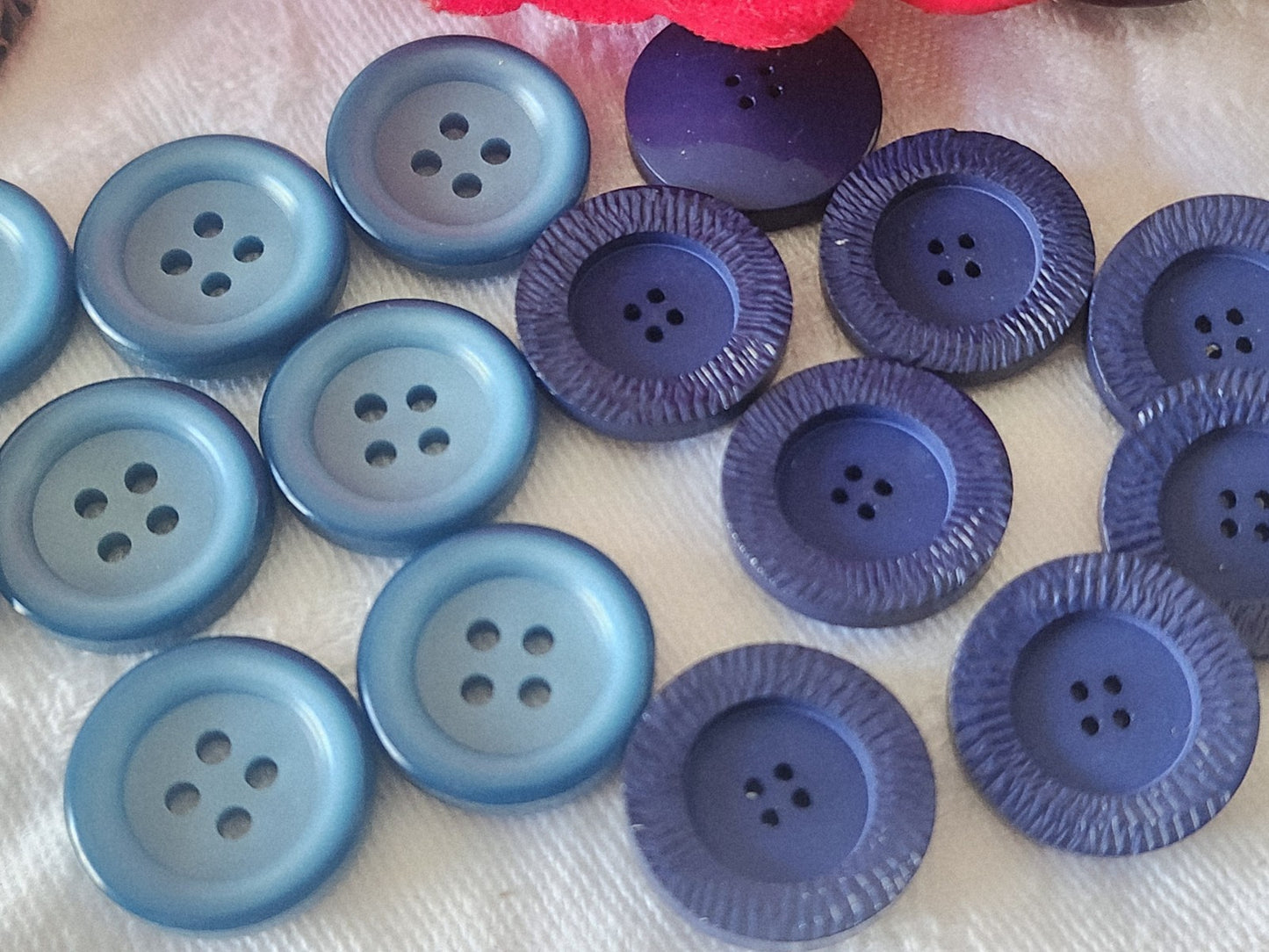 Lot 16 boutons vintage bleu trous 2 serie 1,7 cm ref 6142