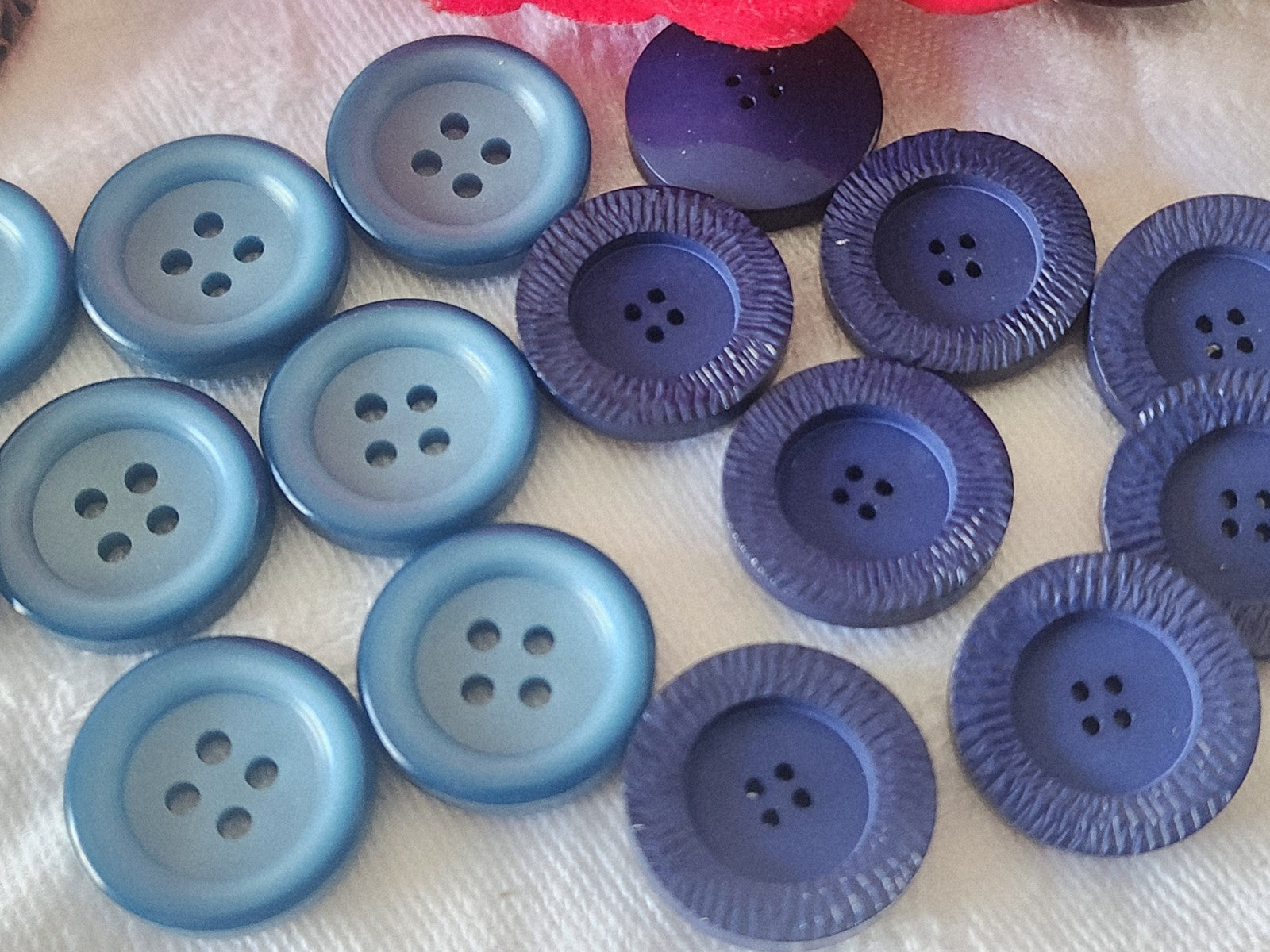 Lot 16 boutons vintage bleu trous 2 serie 1,7 cm ref 6142