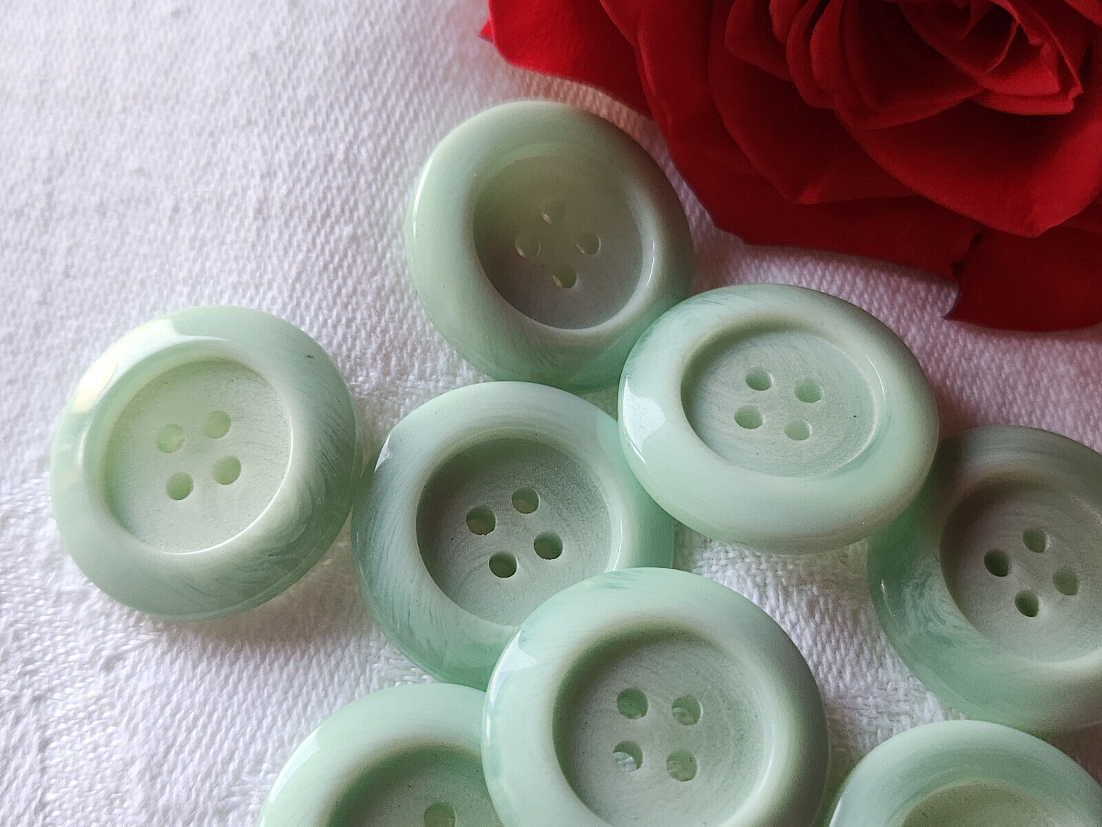 Lot 8  boutons vintage bleu/vert d'eau 2,2 cm  trou ref 1855