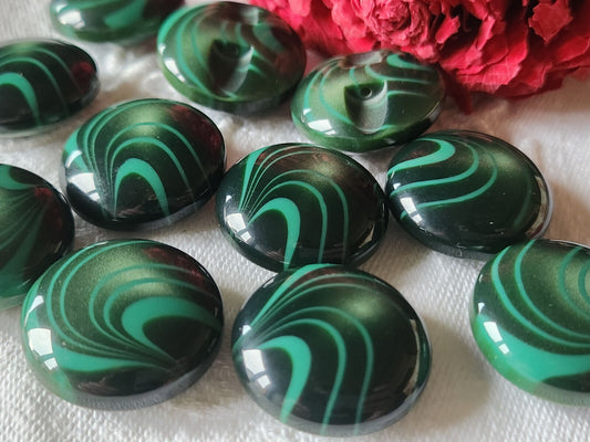 Lot 6 boutons vintage vert à vague bombé pied plat 2,2 cm ref 4578
