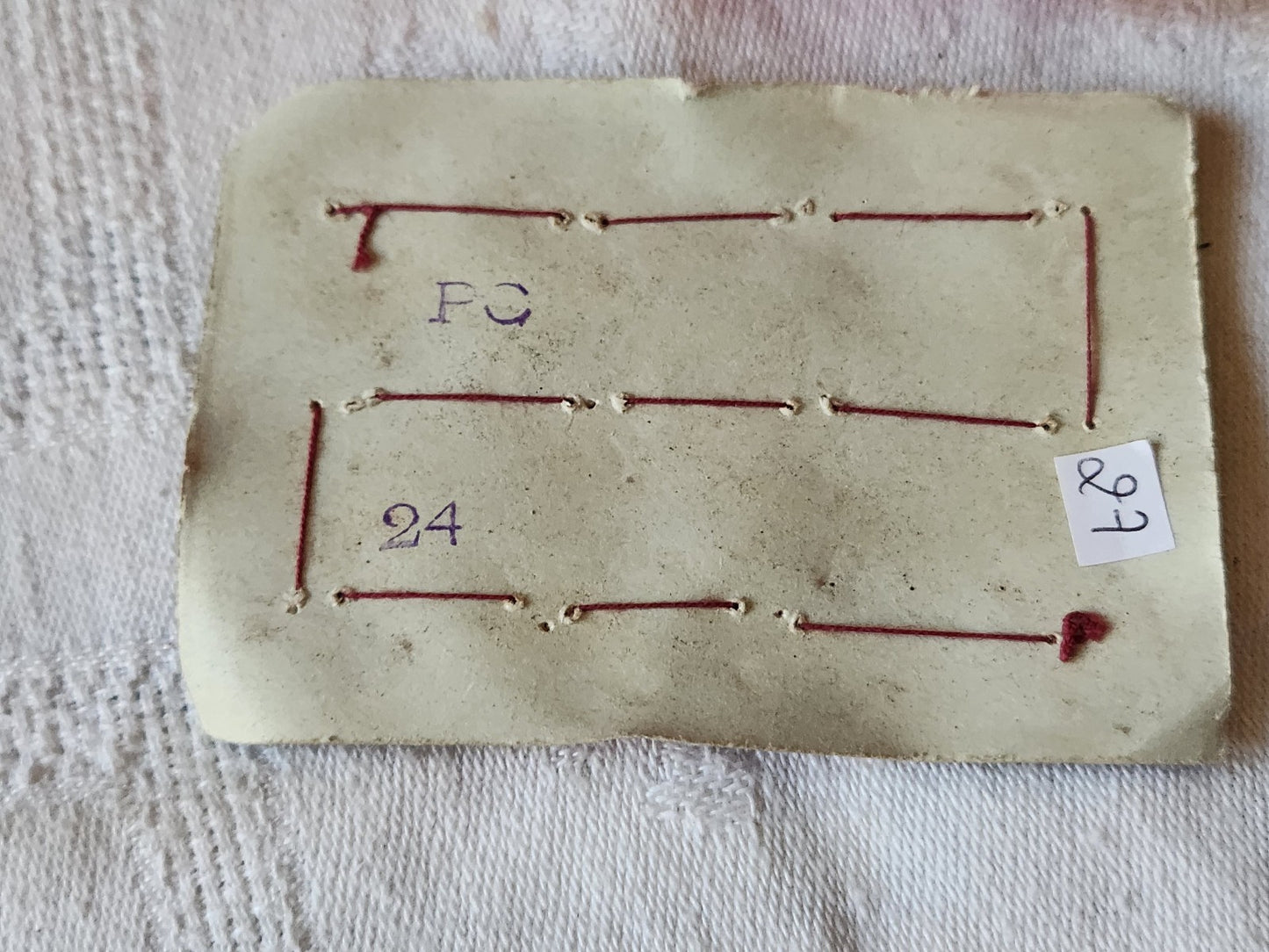 Rare petite plaque boutons anciens en nacre  1,3 cm  lot de 12 n°27