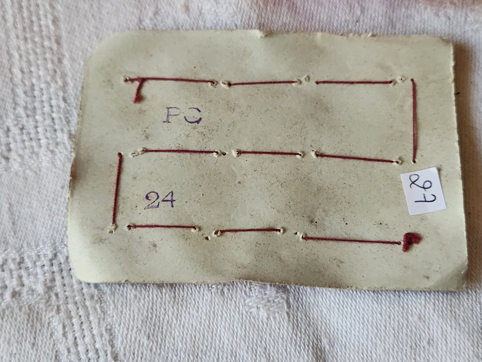 Rare petite plaque boutons anciens en nacre  1,3 cm  lot de 12 n°27