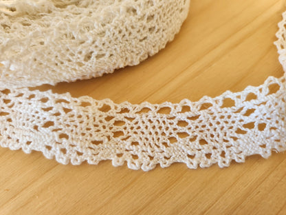Dentelle ancienne coton grande longueur 8 mètres 60 sur 2,9 cm   T3-43
