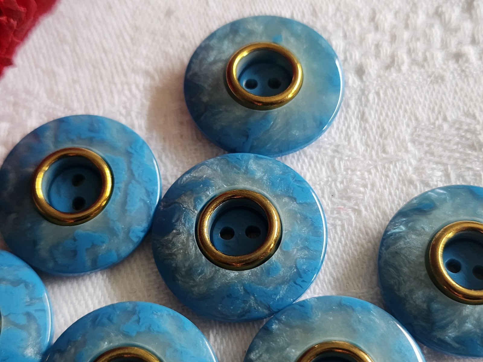 Lot 7  boutons vintage bleu reflet imtation nacre 2,2 cm ref 1212