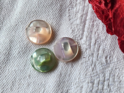 Trio petits boutons anciens en nacre alveole ciselé 1,1/1,2 cm G13A