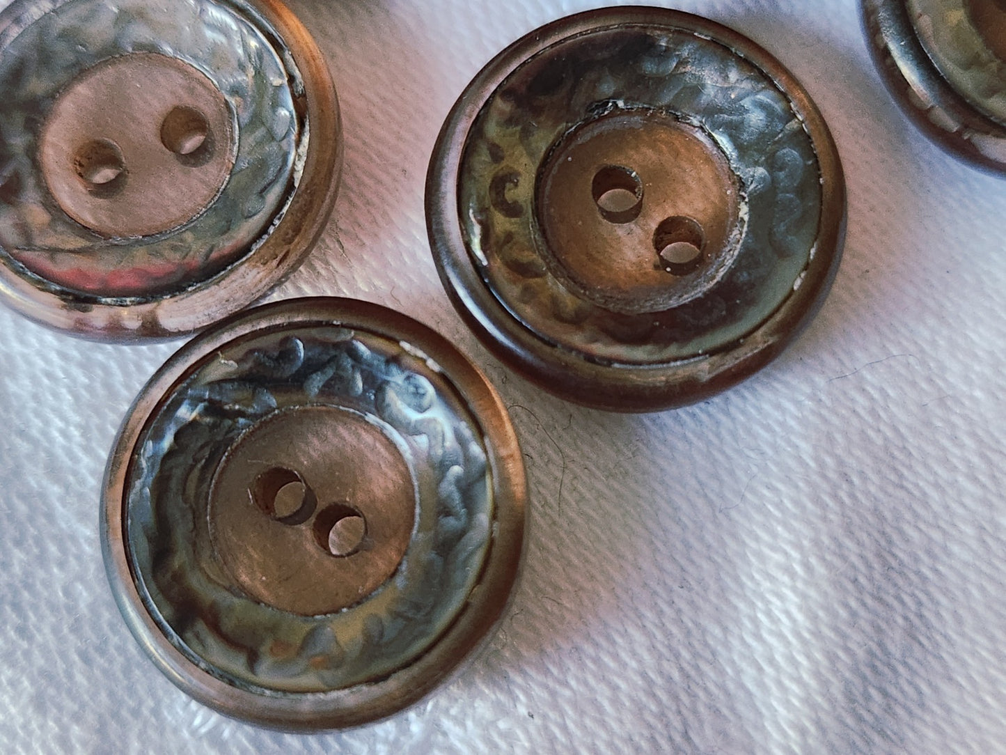 Lot 6 boutons anciens ornement en nacre ciselé 1,8 cm ref 3921