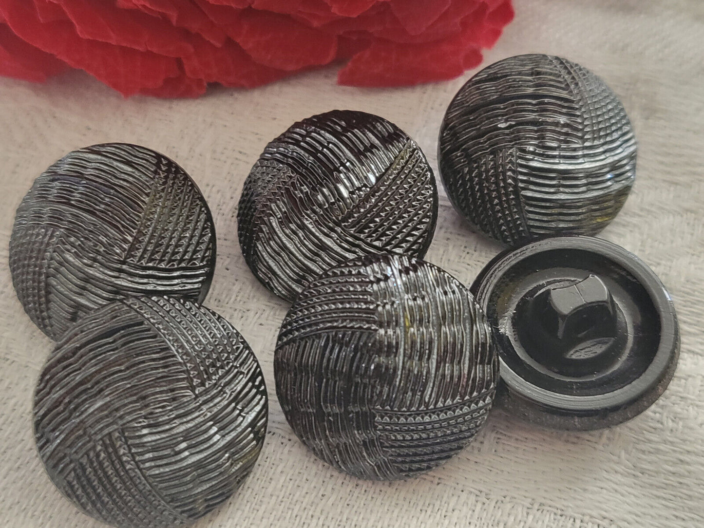 Lot 6 boutons anciens en verre noir gris argenté effet tissé 1,7 ref 2776