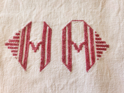 Monogramme ancien HH drap rouge teinte passée 5,6 cm sur 11 cm T8