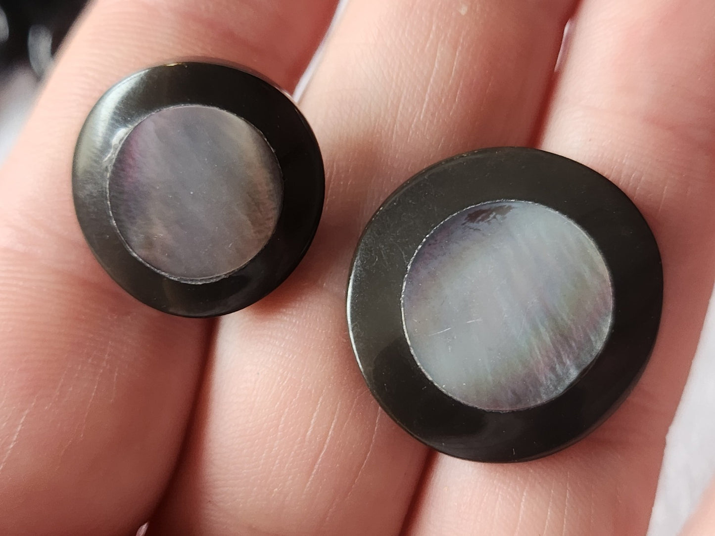 Collection bouton ancien coeur en nacre deux diamètres 1,8 et 2,3 cm G13G