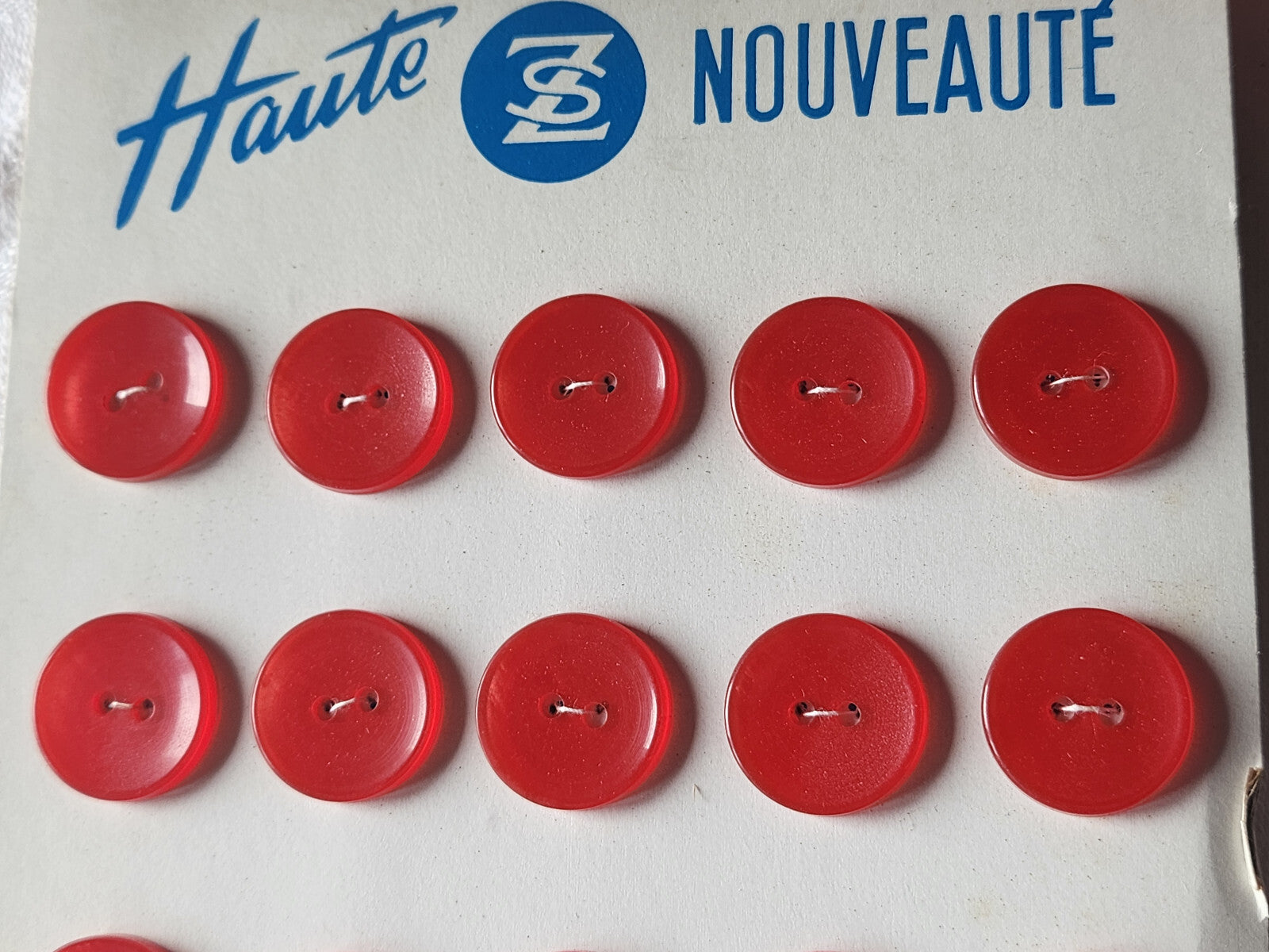 Plaque lot de 25 boutons vintage rouge 1,7 cm trous