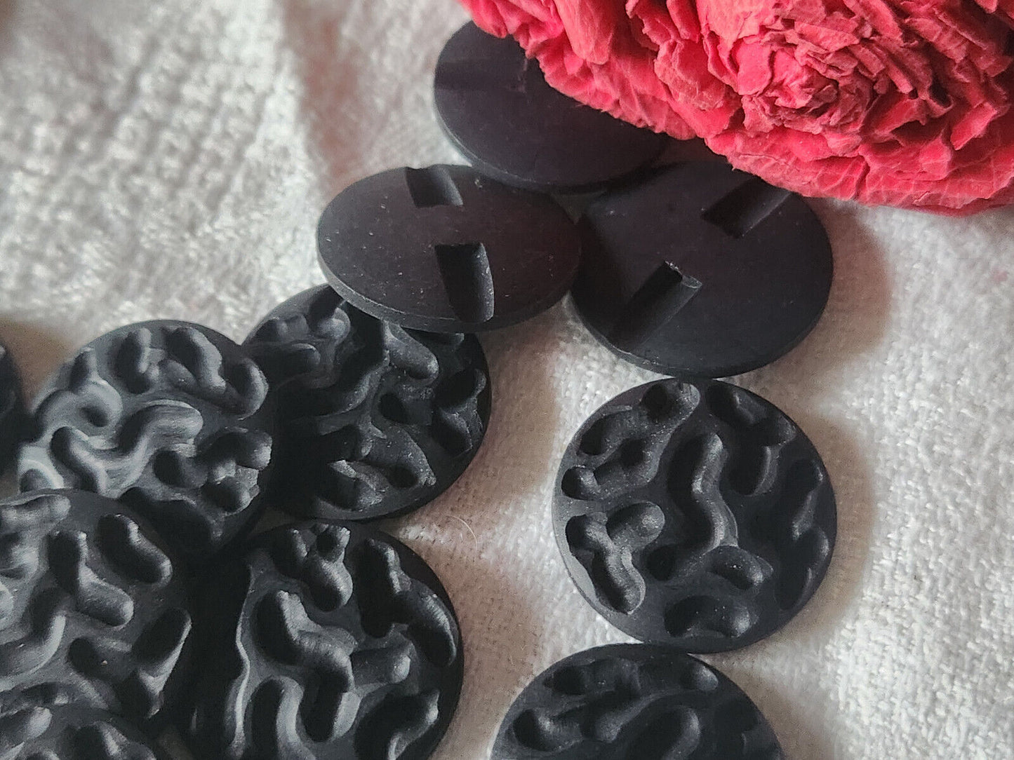 Lot 7 boutons vintage noir texturé mat plat pied 2,1 cm ref 5542