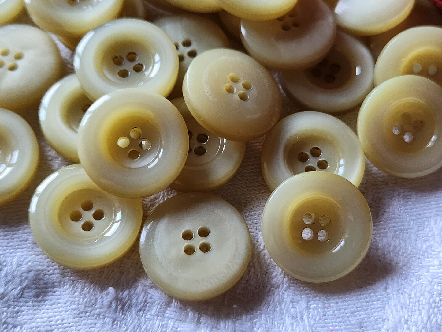 Lot 18 boutons vintage beige lumineux 1,7 cm ref 247
