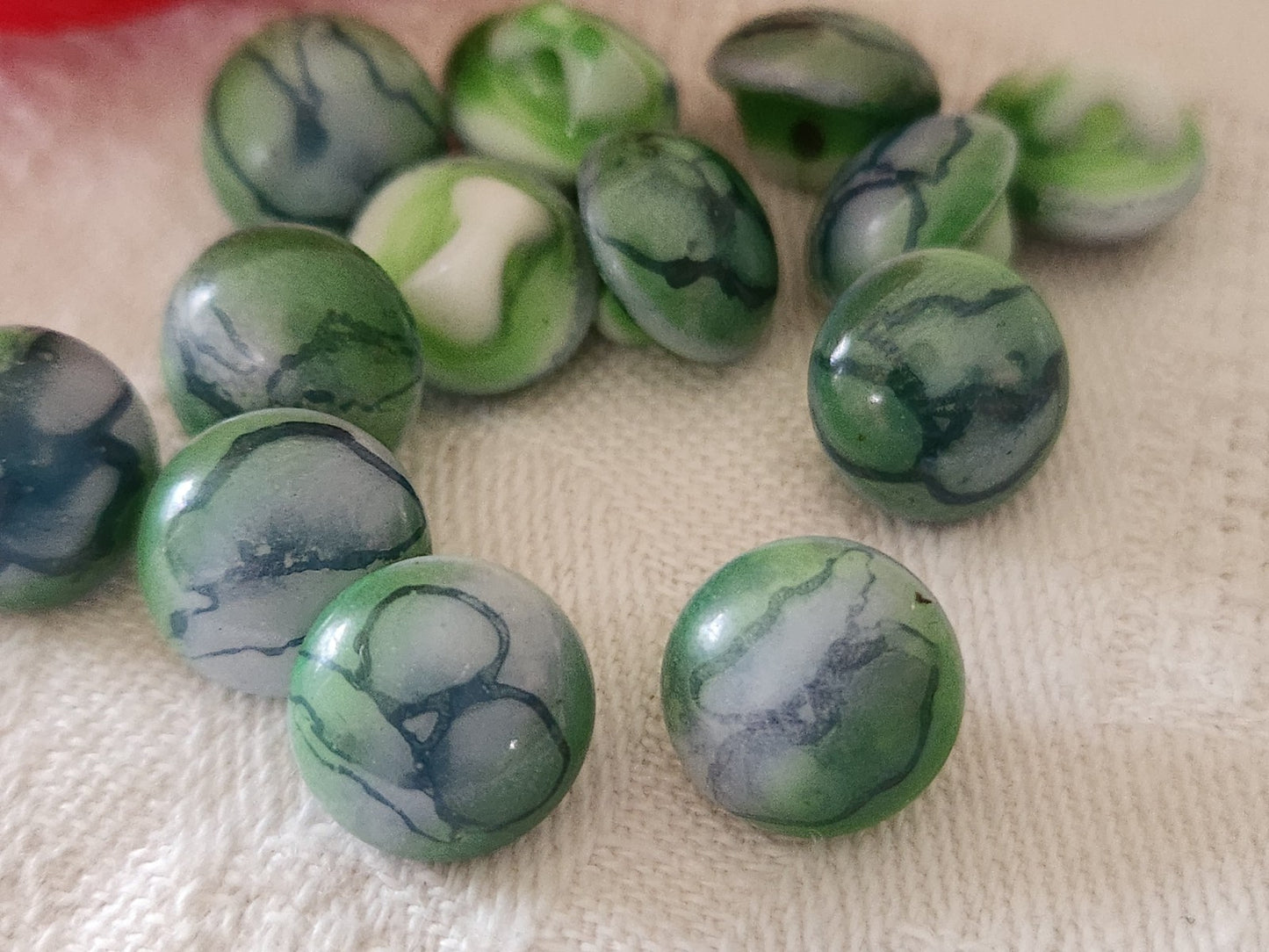 Lot 6 petits boutons vintage en verre  bleu vert 1 cm pied ancien ref 6442