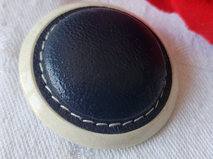 Collection gros bouton coeur en cuir bleu monture resine 3,7 cm ref 618