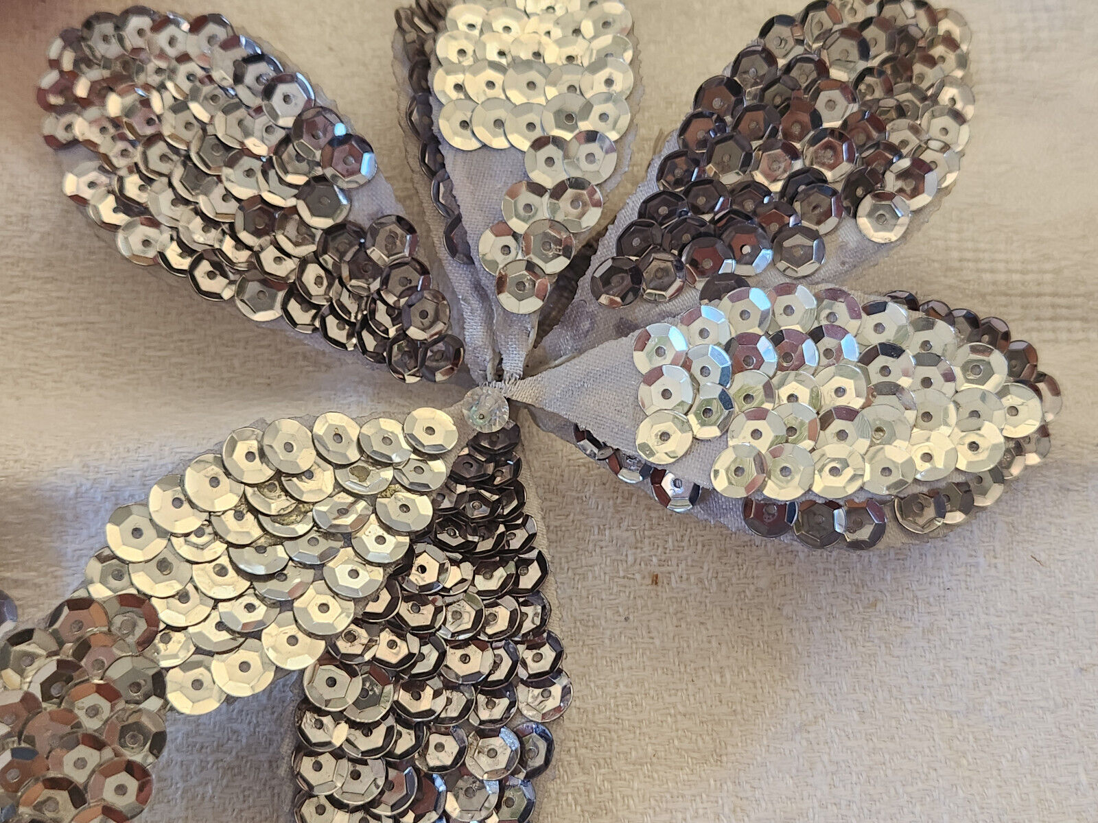 Lot 3 anciens ornement chapeau vintage modiste montée sur broche 12 cm