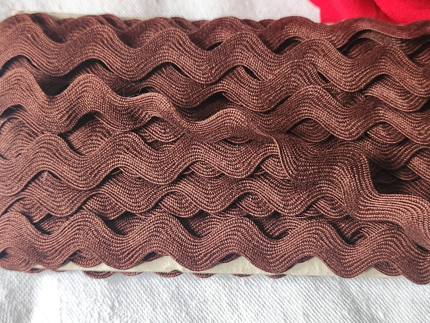 Galon vintage serpentine marron  large plaque largeur  1, 5cm (au max)  A2