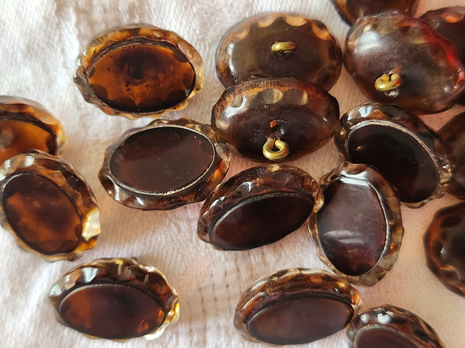Lot 6 boutons anciens effet strass marron 1,6 sur 2 cm pied métal ref 5995