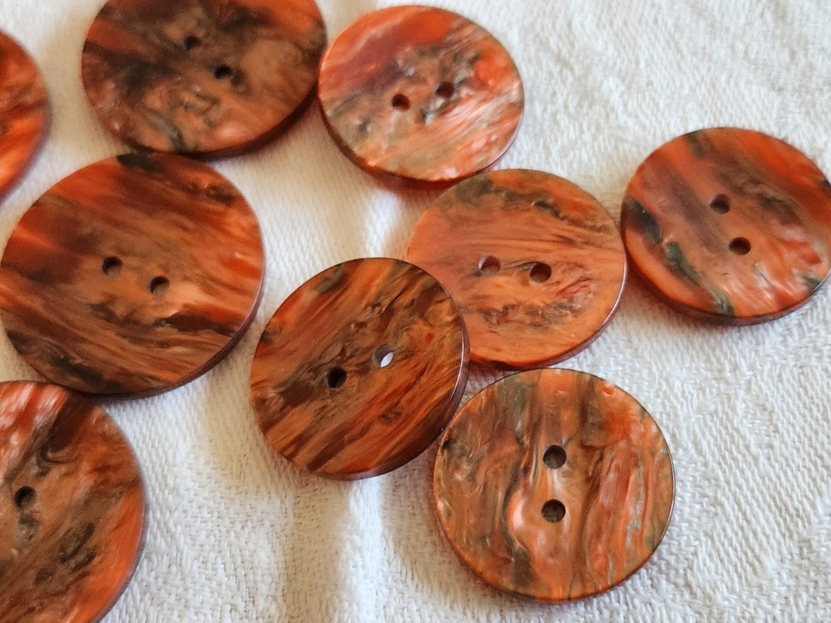 Lot 10 boutons vintage rouge camaïeu nacré 21 mm et 27 mm ref 6562