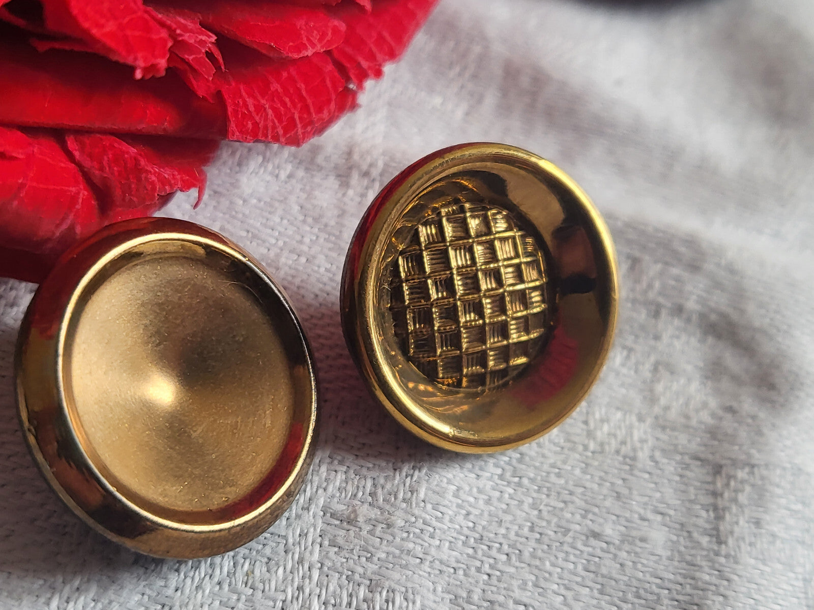 Duo boutons anciens en verre doré foncé à pied  diamètre: 1,7 cm G6G
