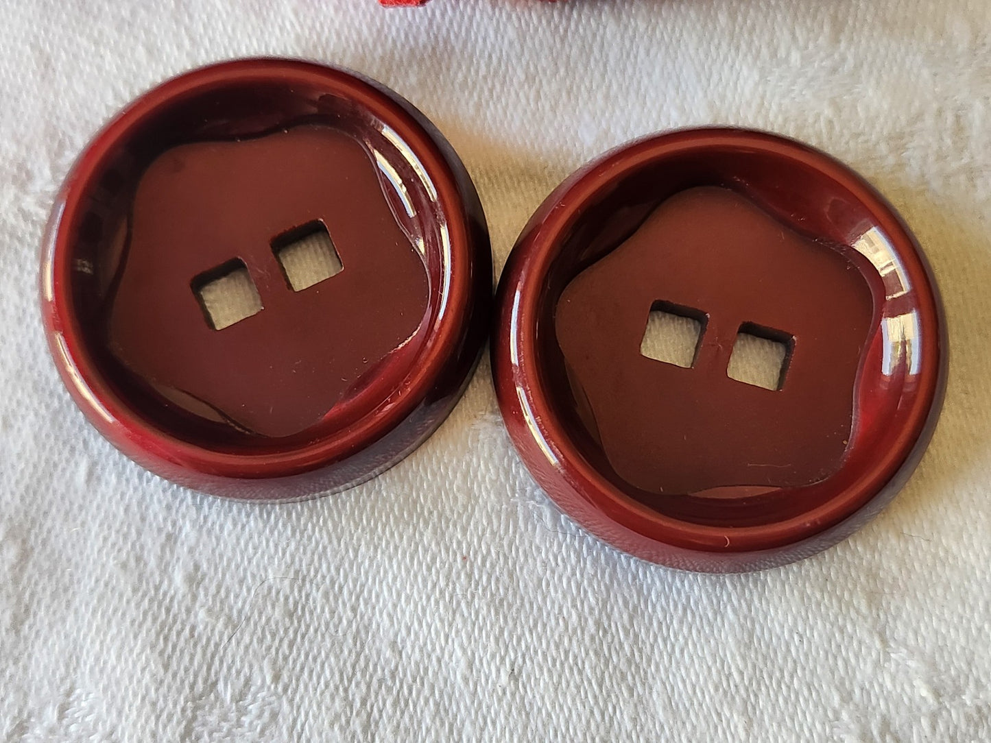 Duo gros boutons vintage rouge foncé épais 3,6 cm G14J