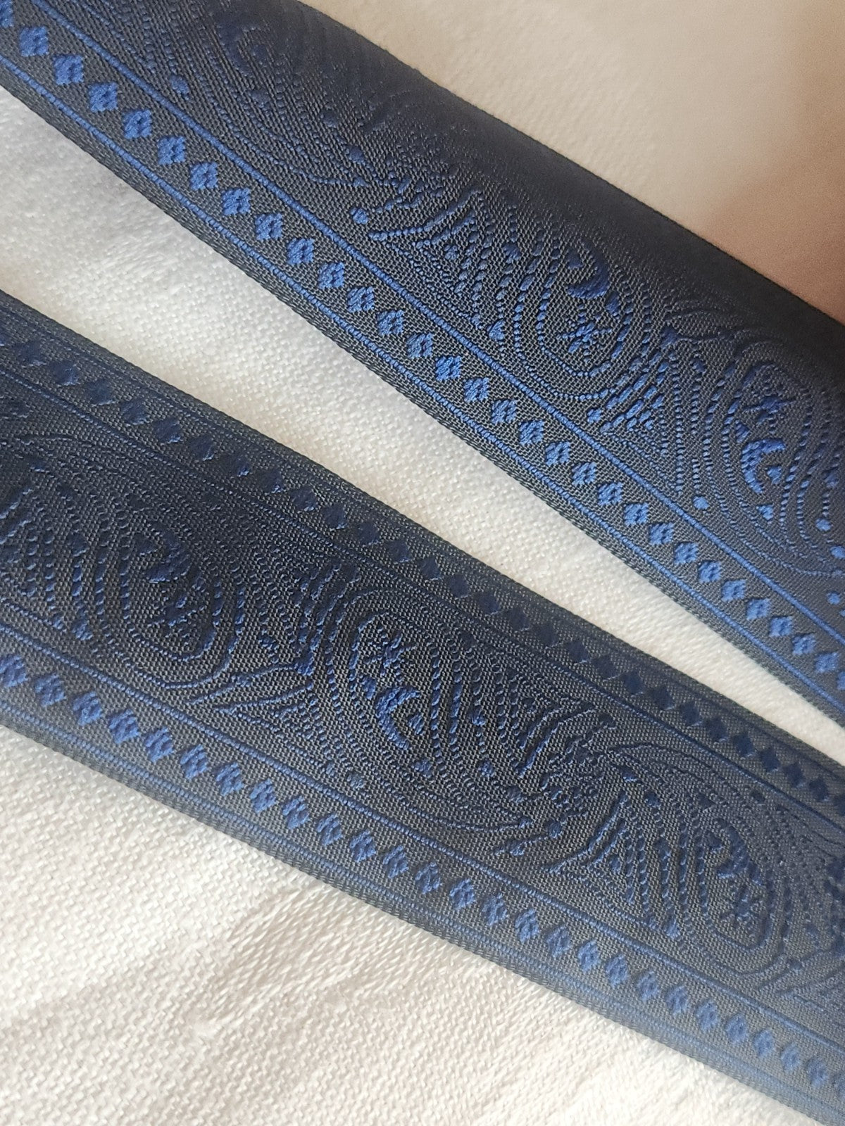 Large galon vintage bleu réversible 2 mètres sur 3 cm noir A5