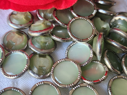 Lot 19 boutons vintage vert nacré metal argenté pied 1,6 cm ref 3917