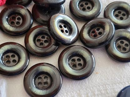 Lot 13 boutons marron crème à trou lumineux 2 cm ref 966