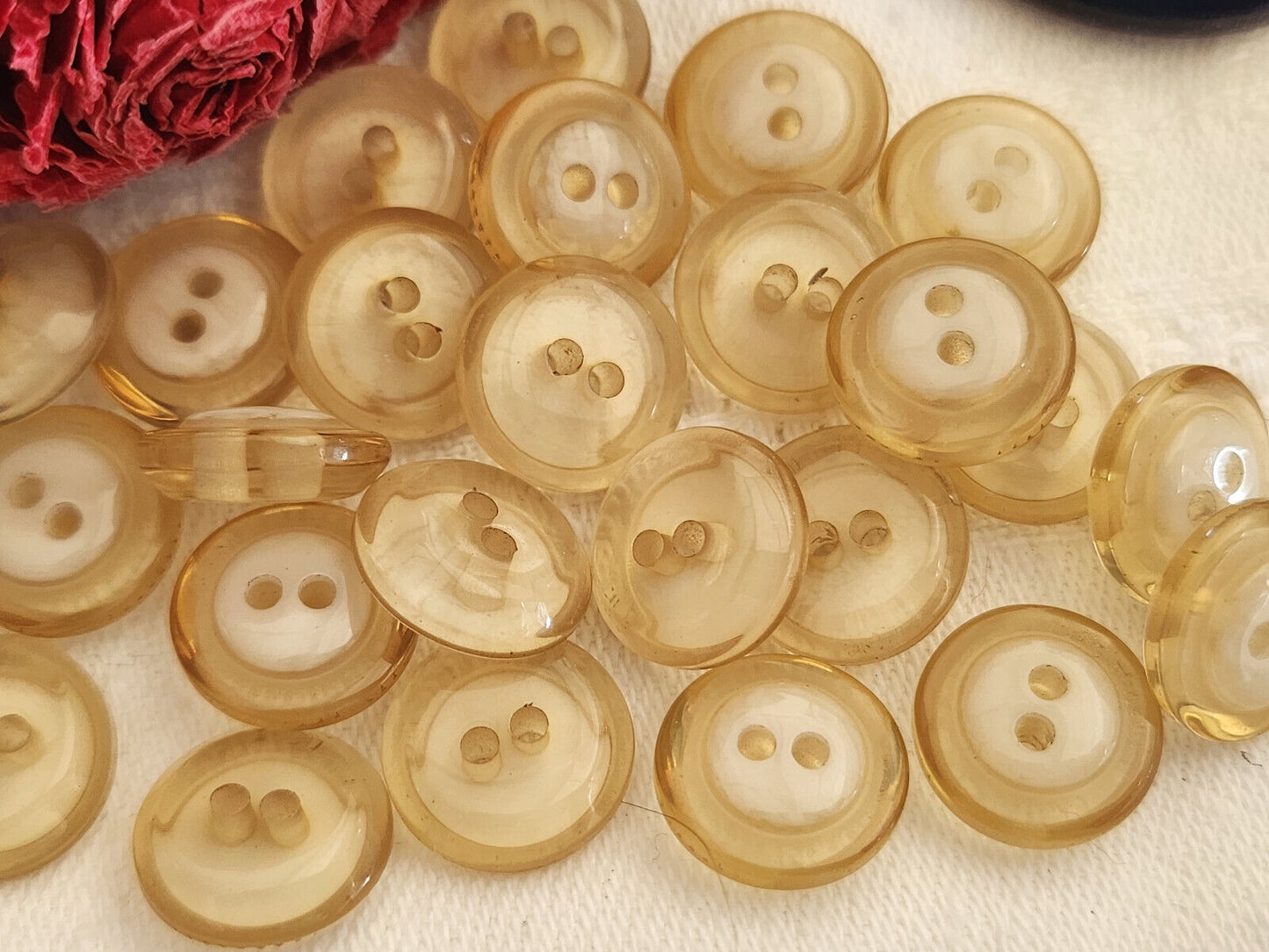Lot 23 petits boutons  beige transparent 1,2 cm ref 208