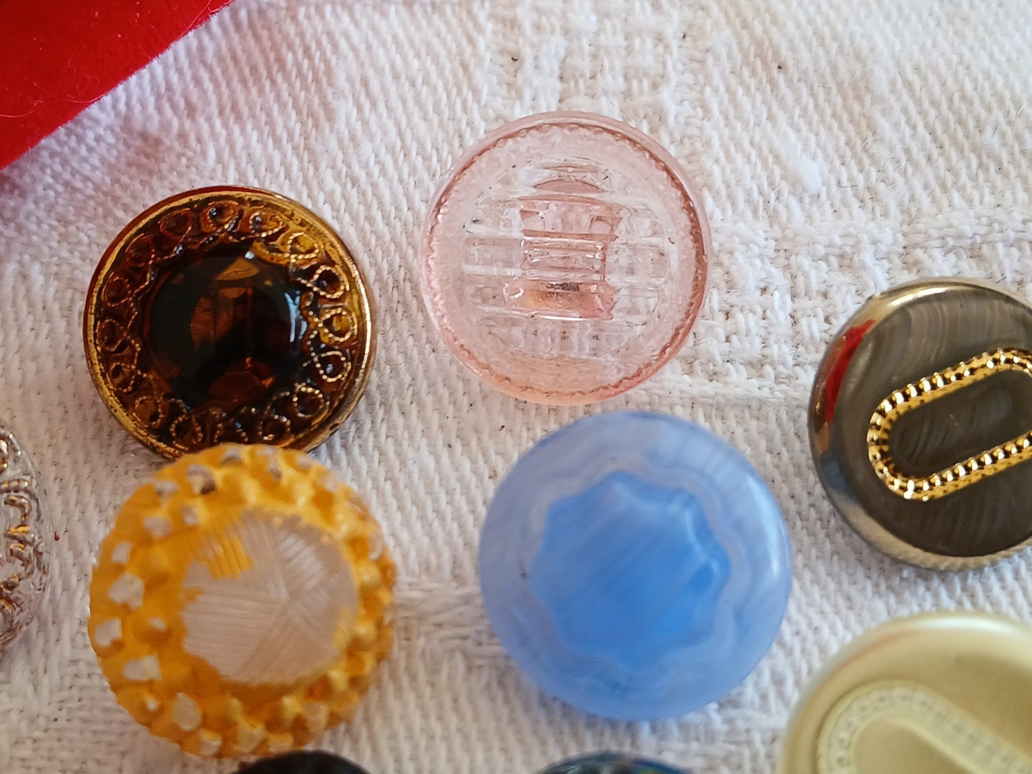 Lot 10 boutons anciens en verre multicolore  panaché 0,8  à 1,5 cm ref 6466