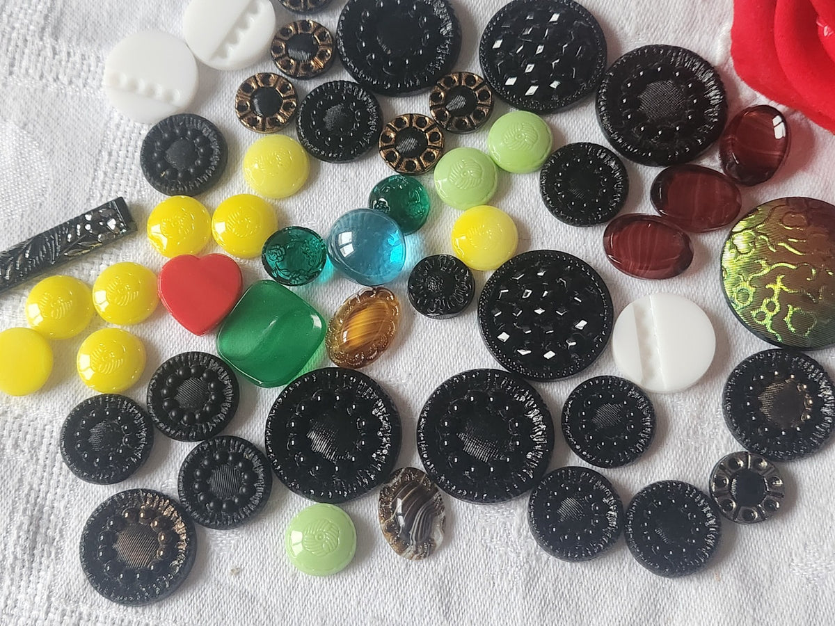 Lot 50 cabochons anciens en verre vintage panaché N°1