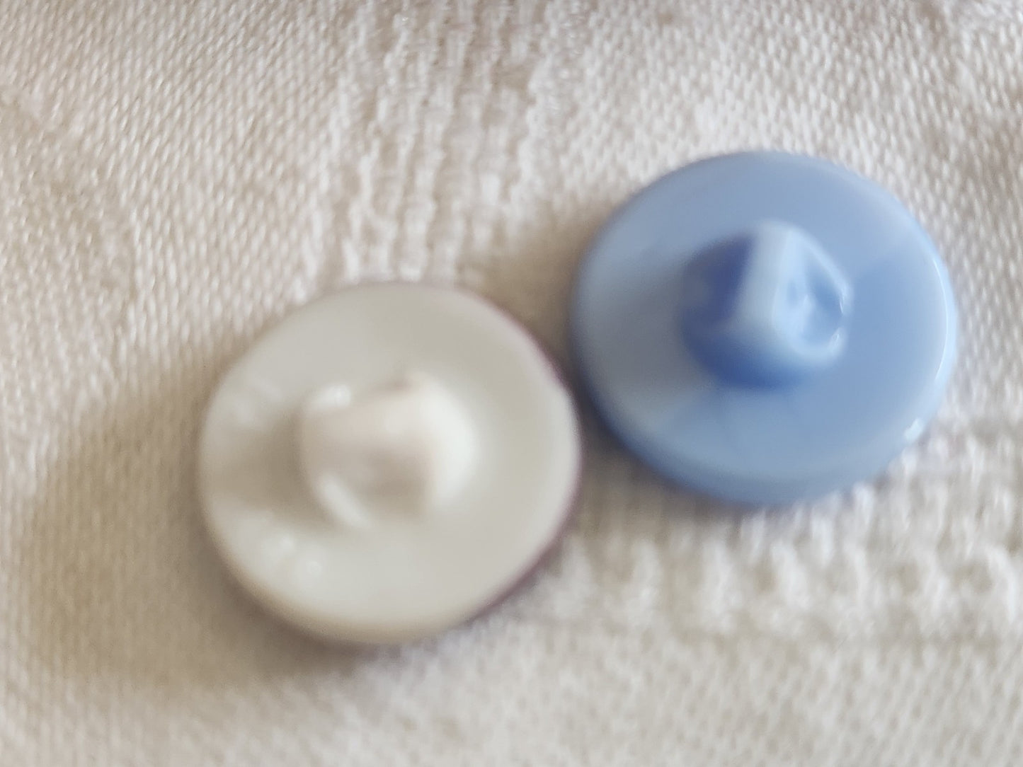 Duo boutons vintage en verre  bleu  1,8 cm G7M