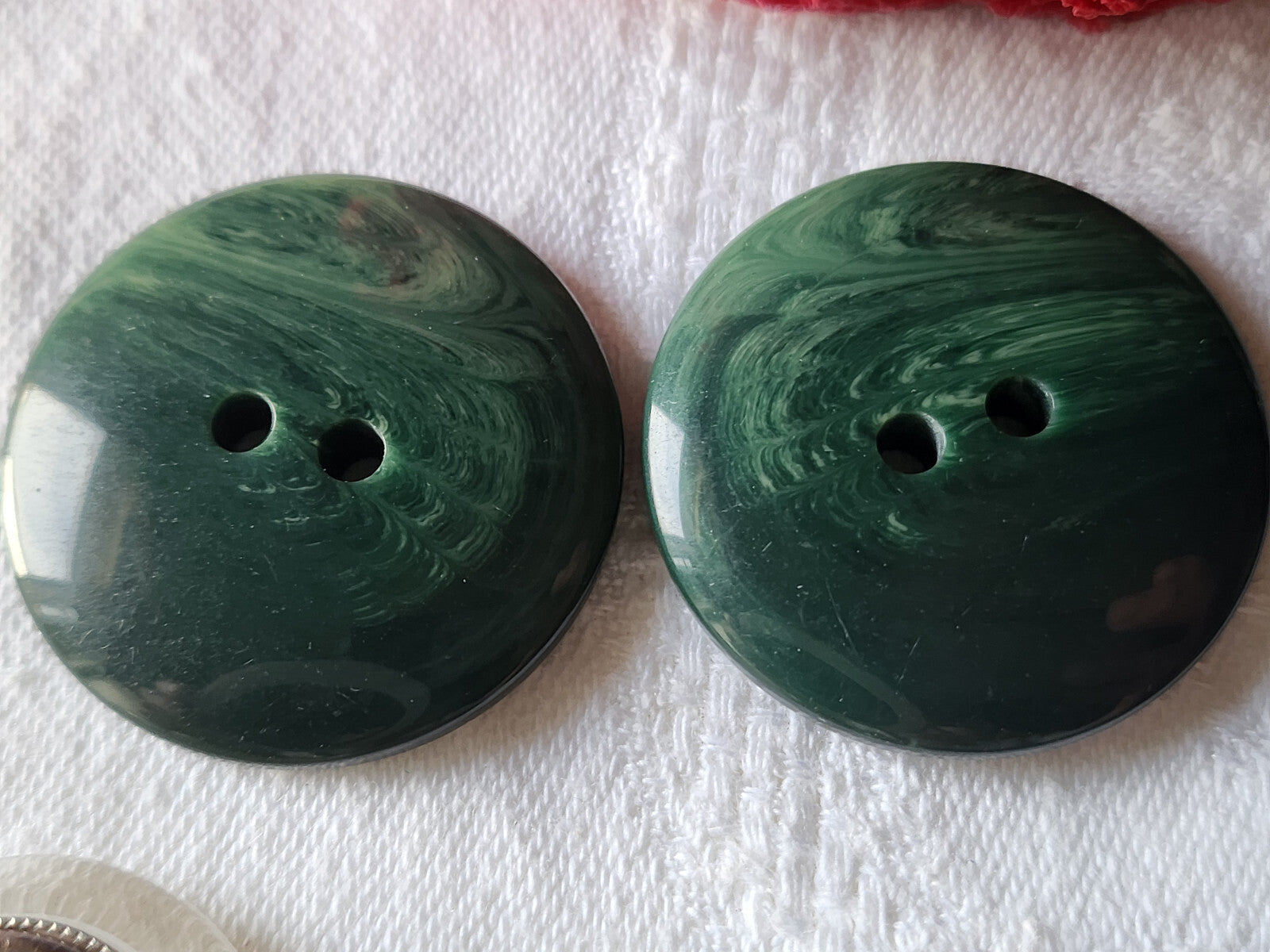 Duo gros boutons vintage vert 3,4 cm trous veste manteau ref 797