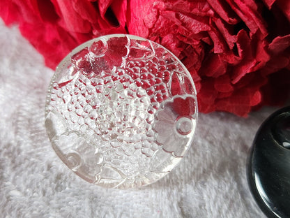 Bouton ancien en verre motif floral superbe  2,3 cm à pied  D8C