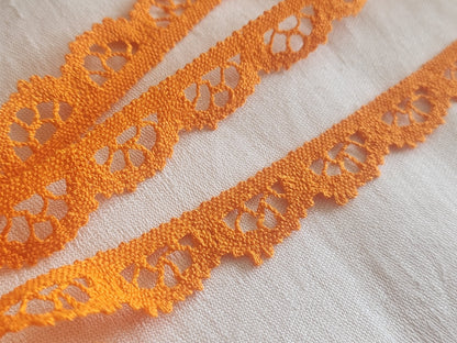 Dentelle vintage large orange 3 mètres sur 1,6 cm A5