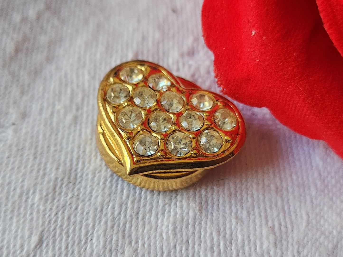 Cache bouton vintage  en métal doré strass collection 2,1 cm carré ref 834