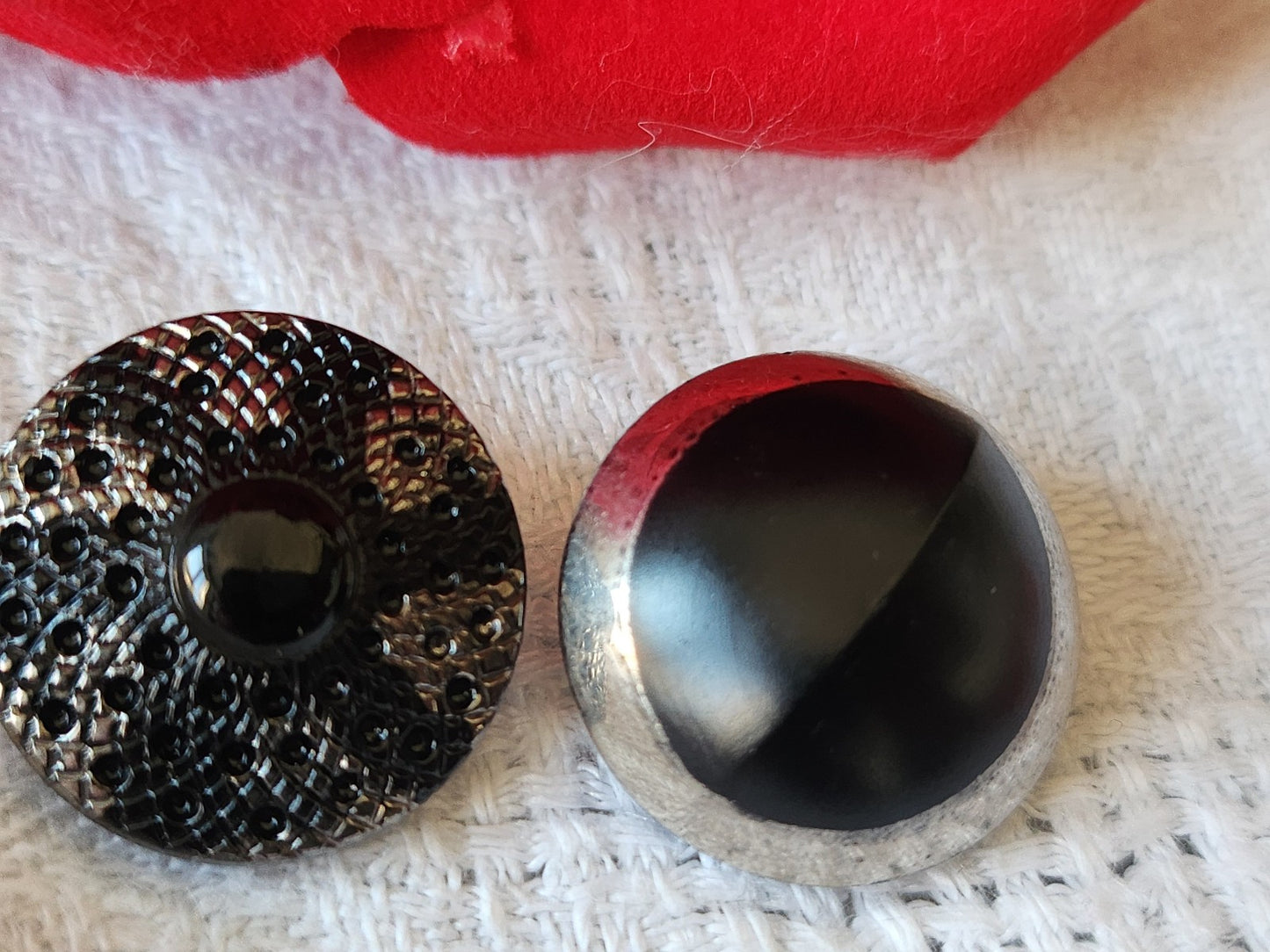 Duo  boutons anciens en verre noir argenté  1,8 cm D18C