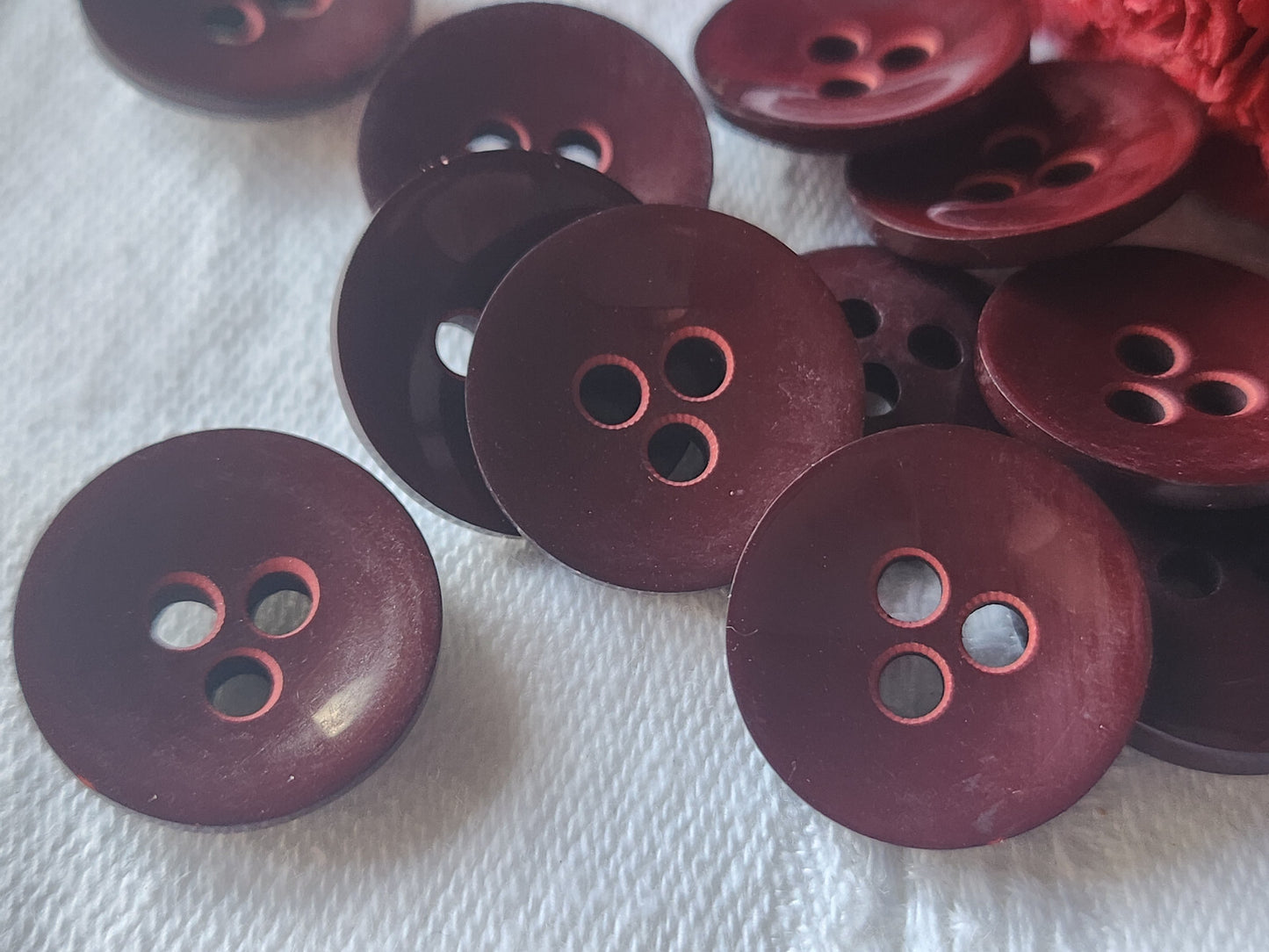 Lot 11 boutons vintage rouge lie de vin  2,1 cm ref 3482