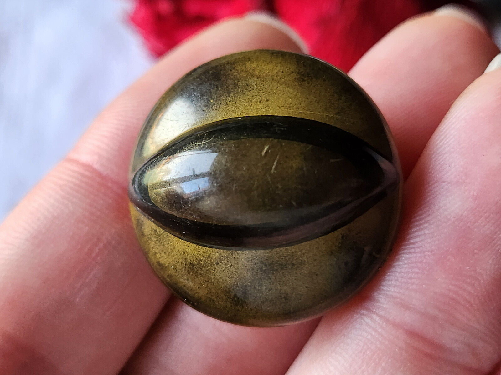 Bouton ancien en celluloïd marron gros haut  diamètre: 2,7 cm D10O