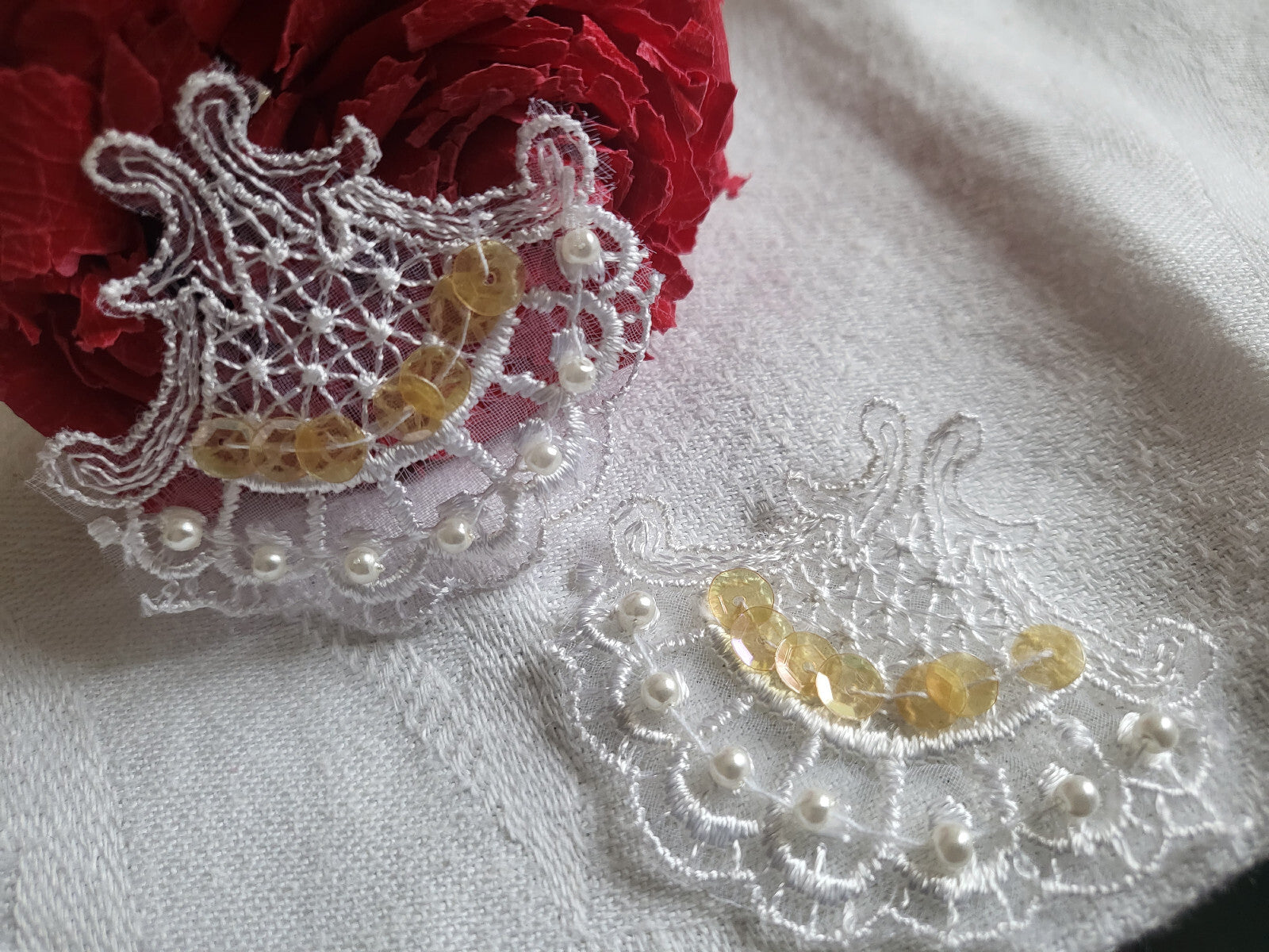 Lot 6 applications sequins moderne création couture 5 cm sur 4,5 cm T7
